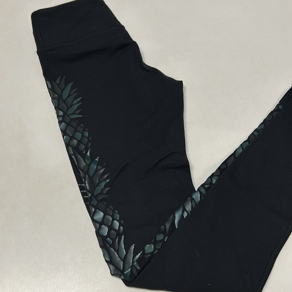 Lululemon Very Rare limited design leggings
